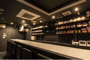 BAR BLACK OUT