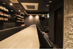 BAR BLACK OUT