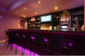 BAR COLORE（ガールズバー）